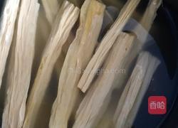 腐竹瘦肉汤的做法图解1